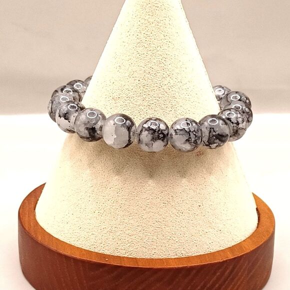 Vintage Natural Stone Beads of Black, Gray an White Snowflake Patterned Bracelet - Picture 4 of 6